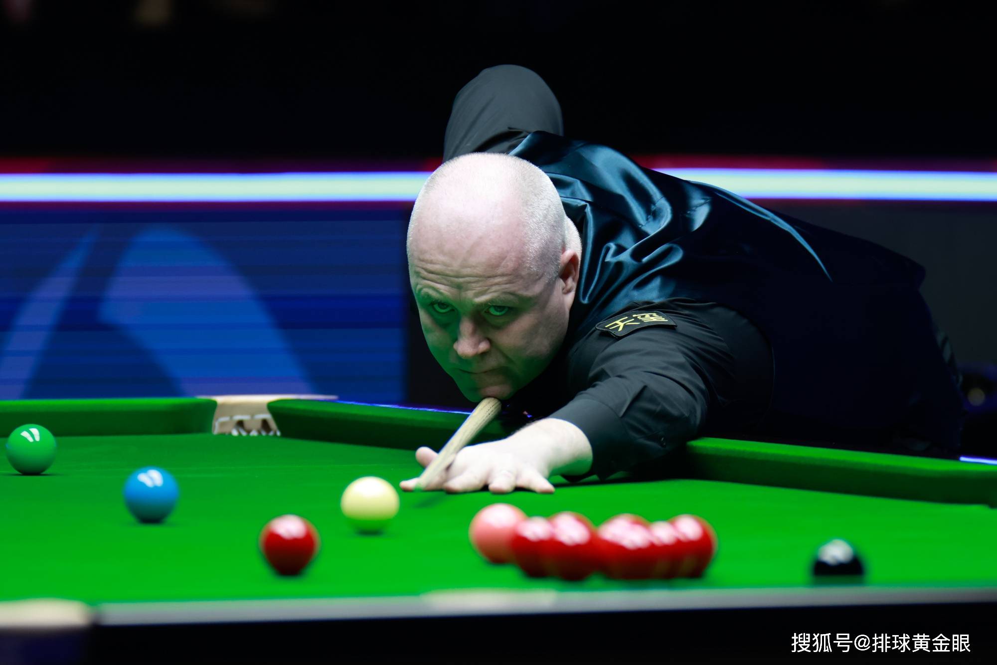 育男子佩剑 育男子佩剑