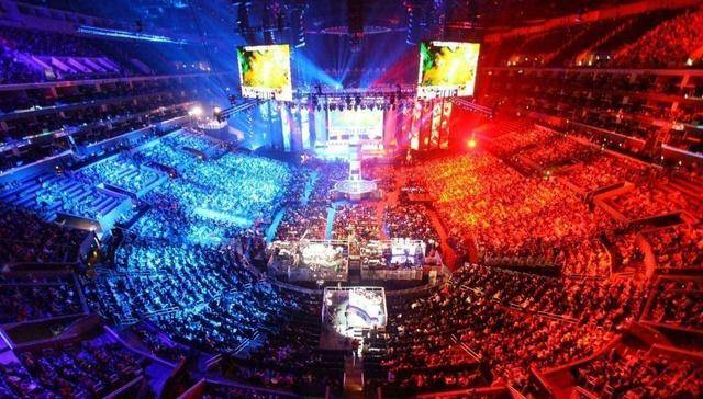 亚泰的中场 亚泰的中场